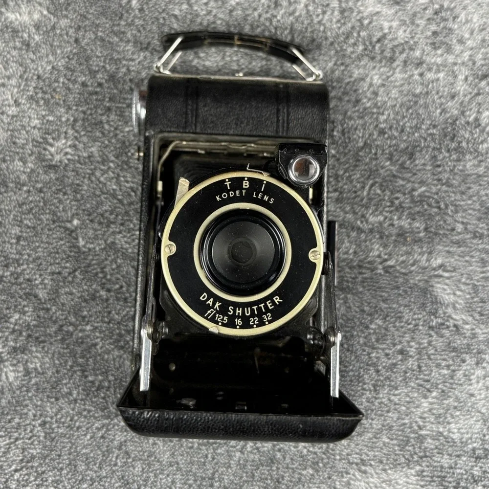 Vintage Kodak Vigilant Junior Six-20 Folding Camera Kodet Lens Dak Shutter USA